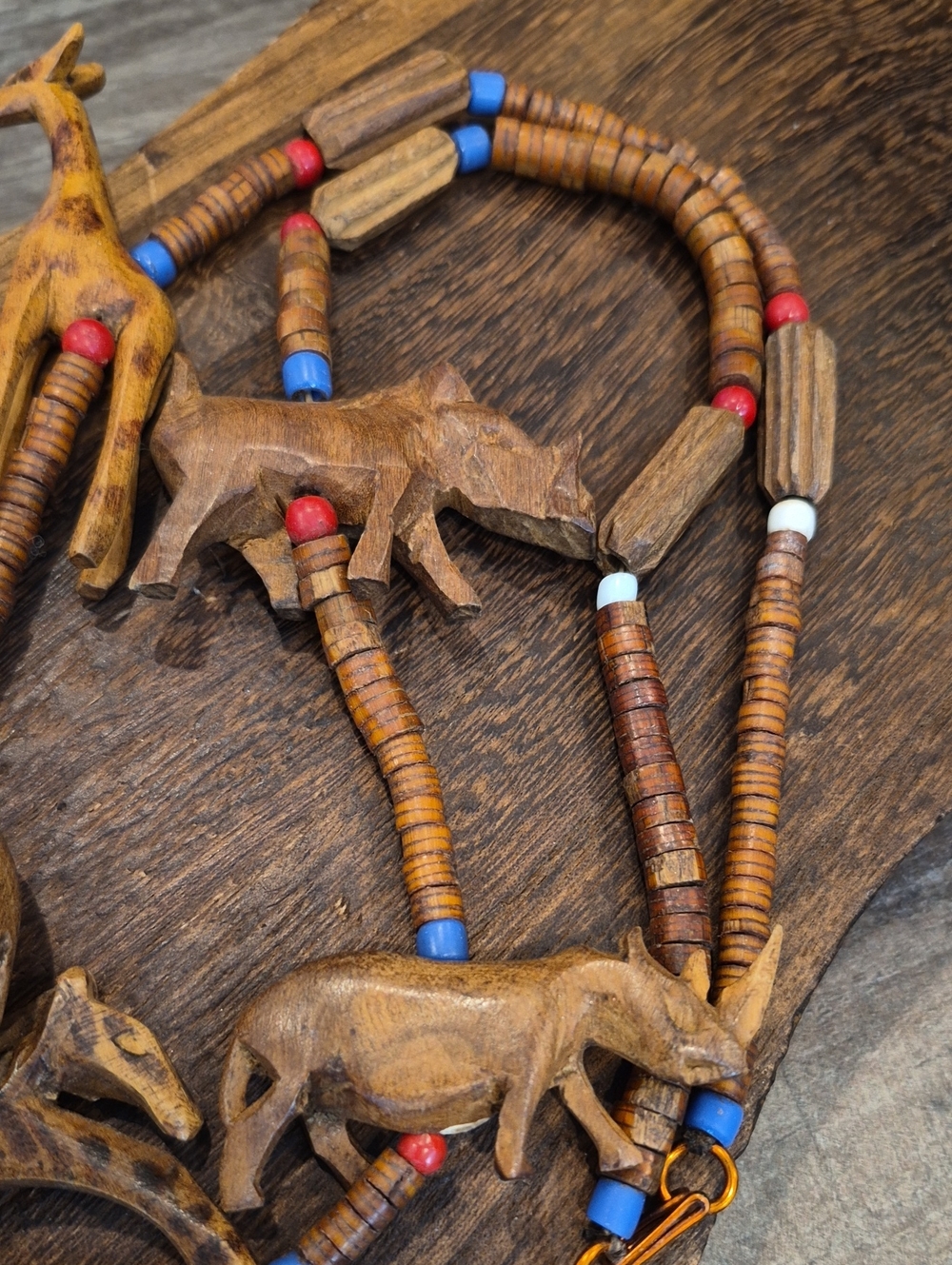 Vtg Wooden Safari Animals Beaded Necklace, Elephant, Giraffe, Wild Boar, & Rhino - Picture 6 of 15
